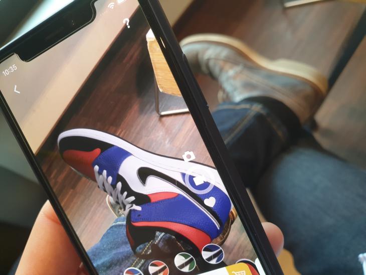 Mit Augmented Reality die passenden Schuhe finden. 