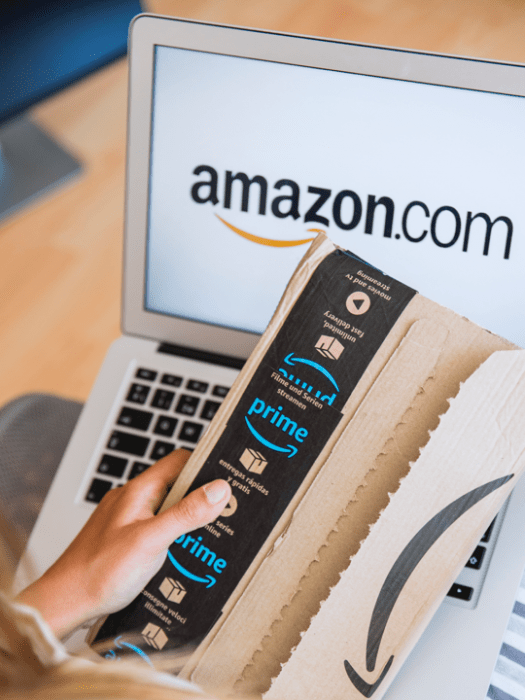 Amazon shows that linking online and offline is central and that new services have to be offered continuously.