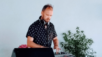 An der Greenliff Jubiläumsparty sorgt DJ Crang für stimmungsvolle Musik.